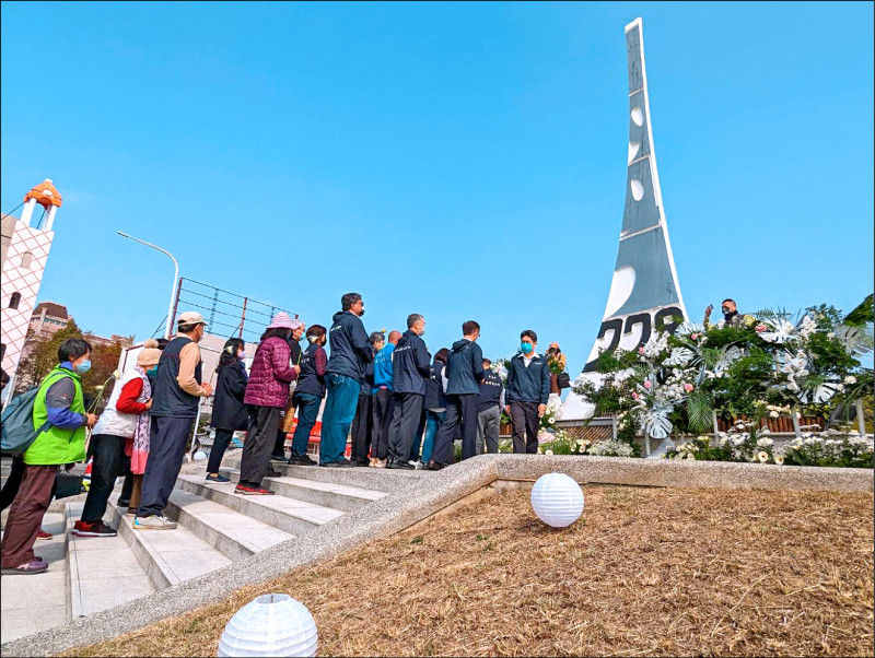 追思228 受難者家屬籲拆蔣介石銅像
