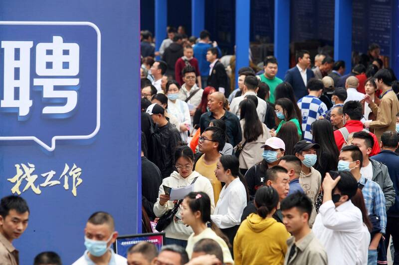 中國「失業憤青」喝著西北風，中共卻搞「兩岸青年創業」？