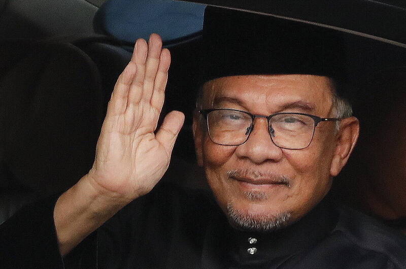 馬來西亞政壇不死鳥 安華終成首相再寫傳奇